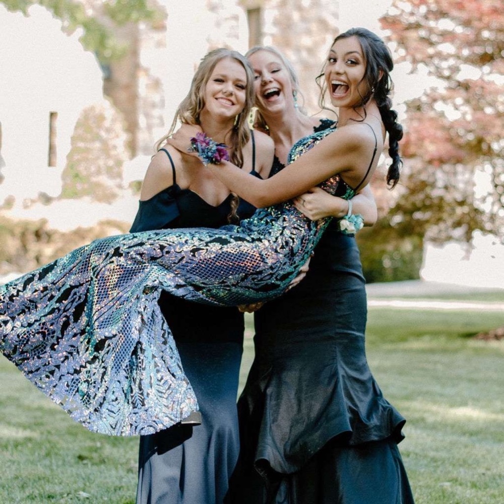 Dillards Shimmery Colorful Formal/Prom Maxi Dress Size 2.